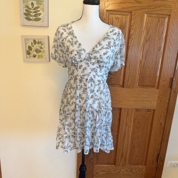 Lulus Women's M White Floral Bohemian Mini Dress Short Sleeve V-Neck - Picture 1 of 8